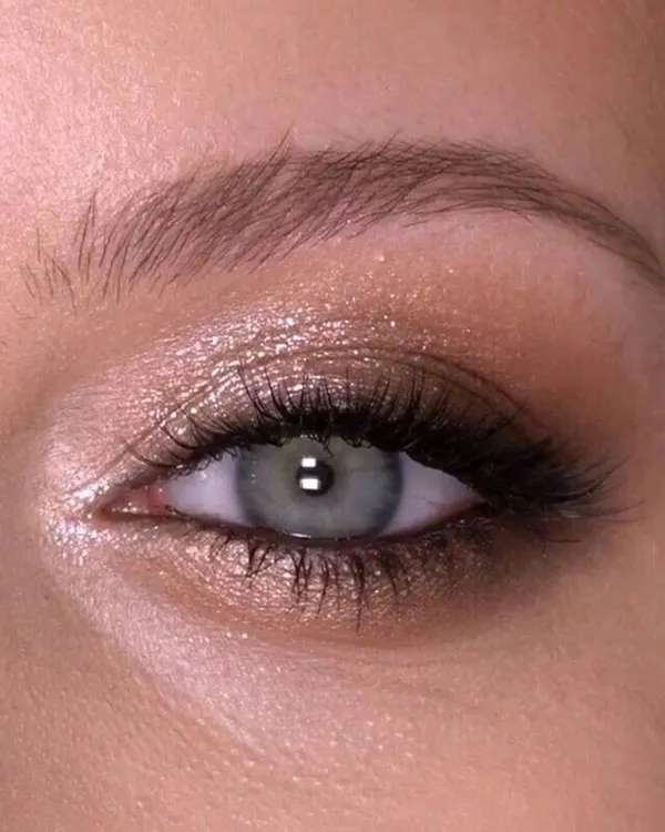 Bright eye shadow 31