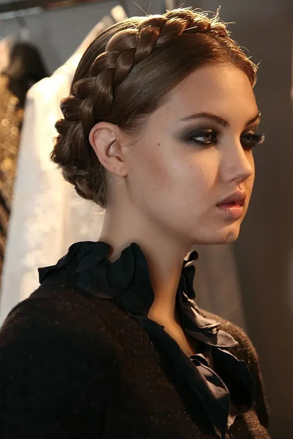 Bun hair weave in front of the head 22