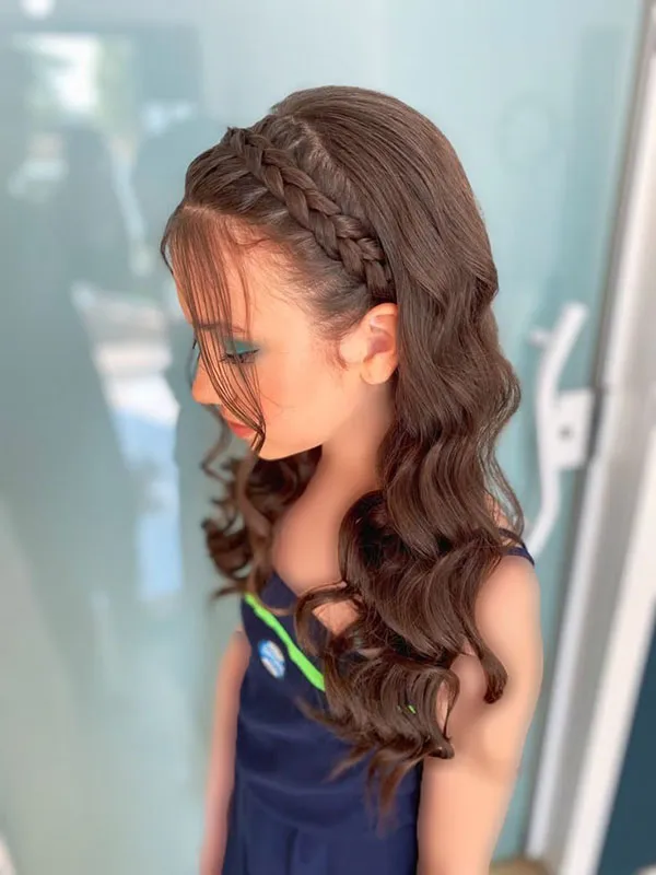 Bun hair weave in front of the head 32