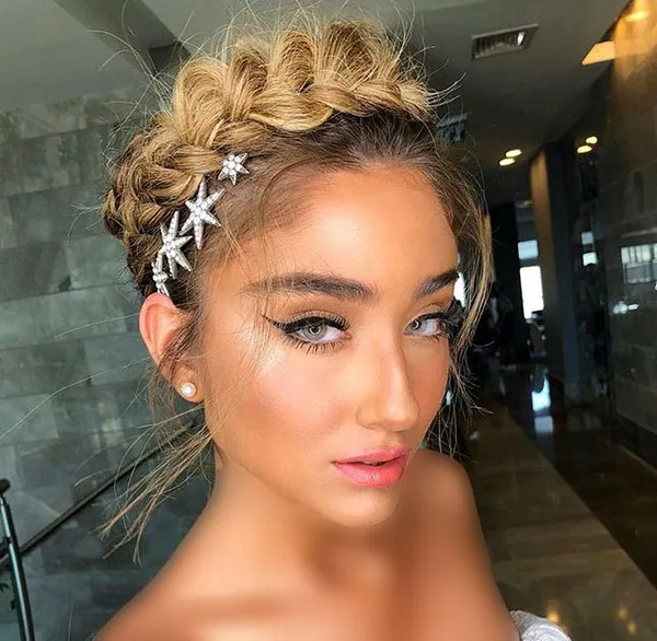 Bun hair weave in front of the head 4