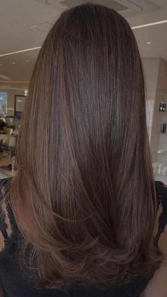 30 مدل رنگ مو قهوه ای سوخته؛ رنگی که تو رو خاص، آرام و جذاب نشون میده! 18 Burnt brown hair color 12