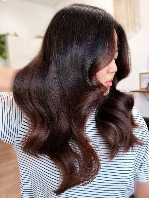 30 مدل رنگ مو قهوه ای سوخته؛ رنگی که تو رو خاص، آرام و جذاب نشون میده! 6 Burnt brown hair color 2