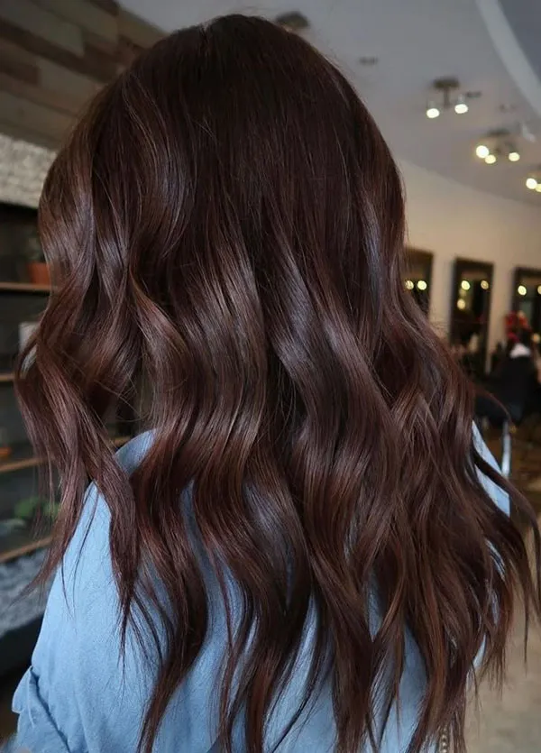 30 مدل رنگ مو قهوه ای سوخته؛ رنگی که تو رو خاص، آرام و جذاب نشون میده! 4 Burnt brown hair color 3