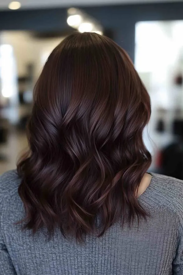 30 مدل رنگ مو قهوه ای سوخته؛ رنگی که تو رو خاص، آرام و جذاب نشون میده! 19 Burnt brown hair color 30