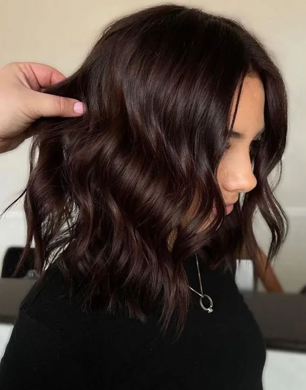 30 مدل رنگ مو قهوه ای سوخته؛ رنگی که تو رو خاص، آرام و جذاب نشون میده! 11 Burnt brown hair color 7
