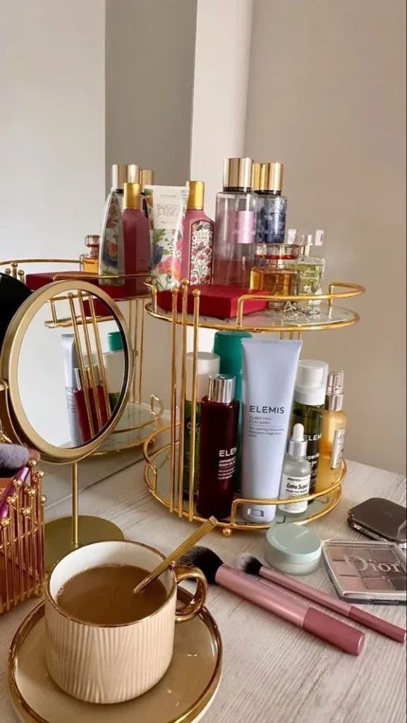 Cosmetics arrangement 22