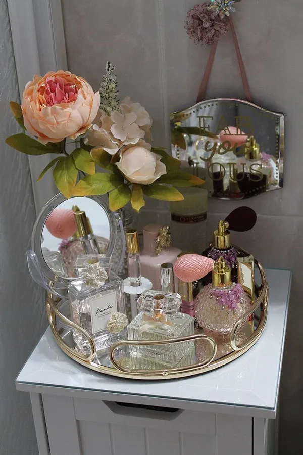 Cosmetics arrangement 24