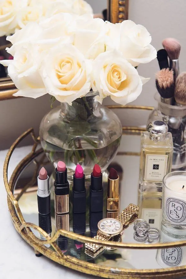 Cosmetics arrangement 28