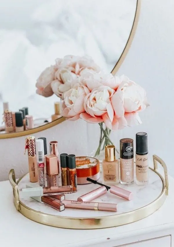 Cosmetics arrangement 3