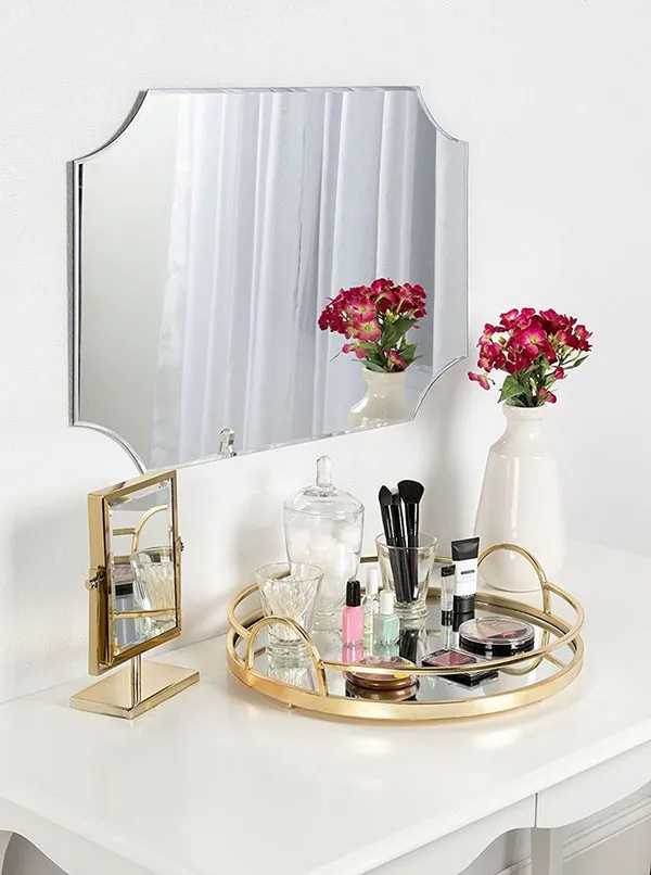 Cosmetics arrangement 31