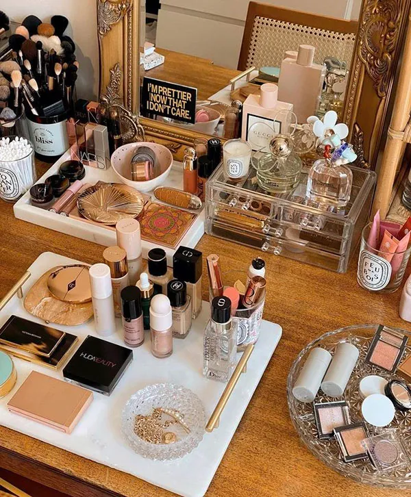 Cosmetics arrangement 4