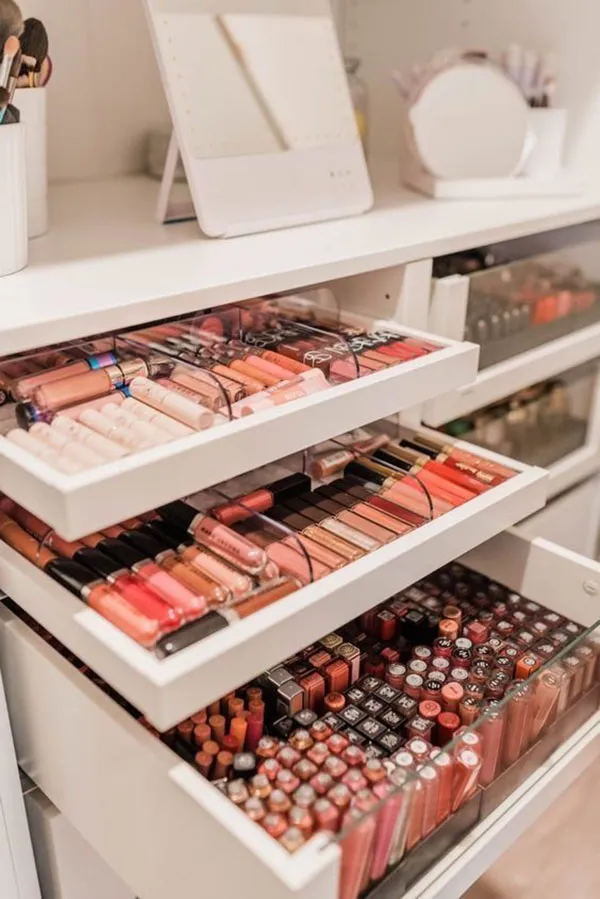 Cosmetics arrangement 7
