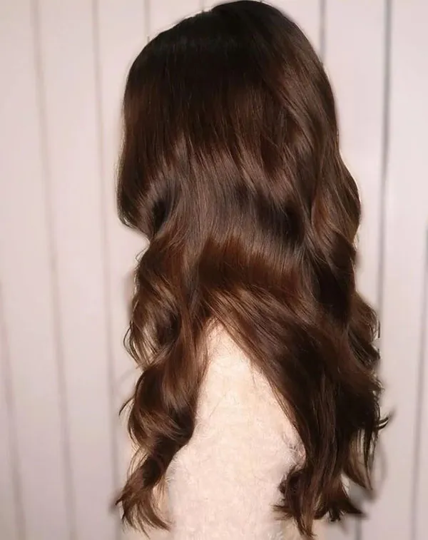 32 مدل رنگ مو قهوه ای شکلاتی تیره؛ ترند محبوب پاییز و زمستون 😍 23 Dark chocolate brown hair color 20