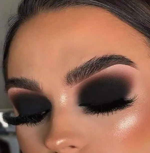 Dark eye makeup 16