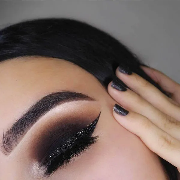 Dark eye makeup 25