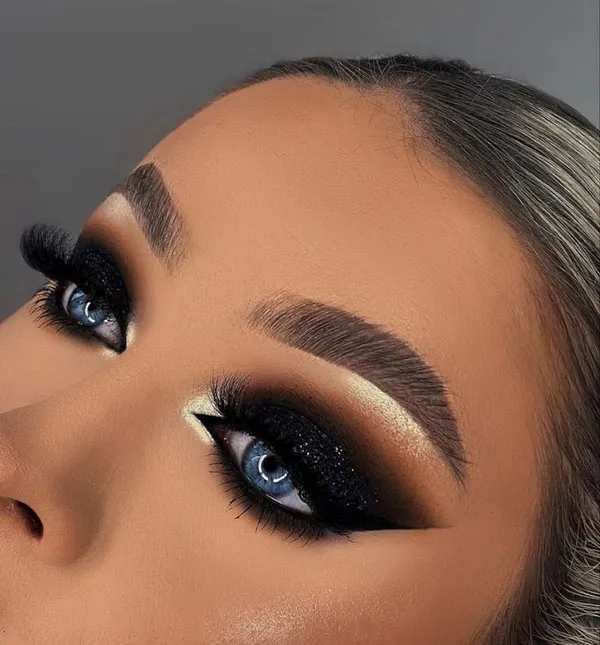 Dark eye makeup 29