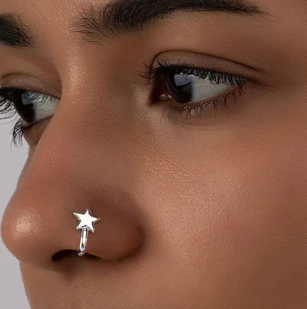 Delicate piercing model 25