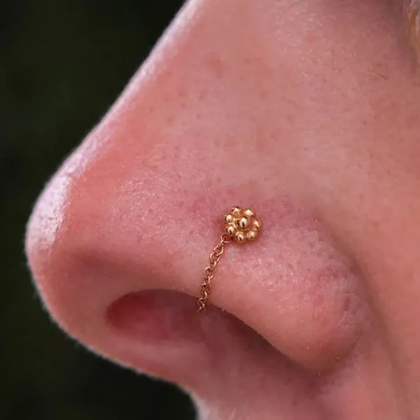 Delicate piercing model 32
