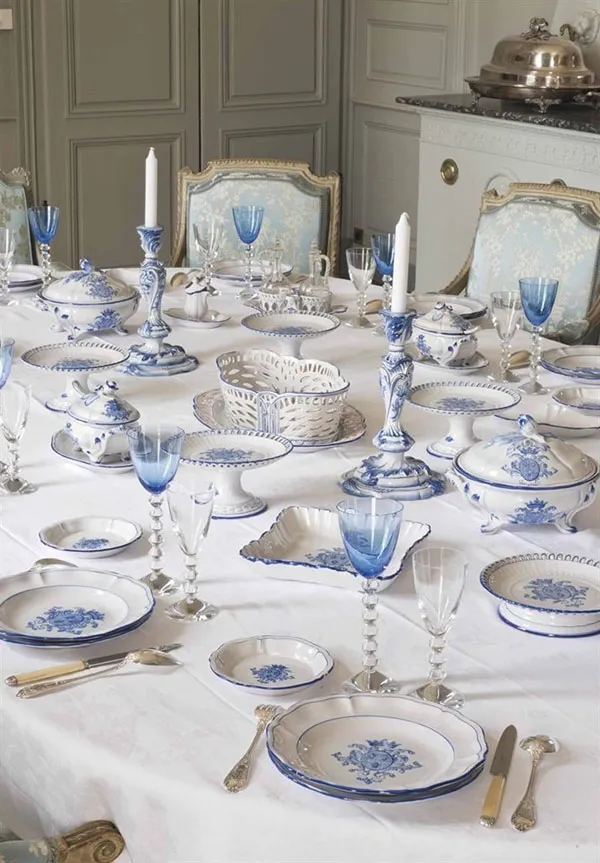 Dining table arrangement 18