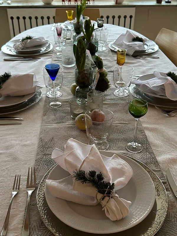 Dining table arrangement 2