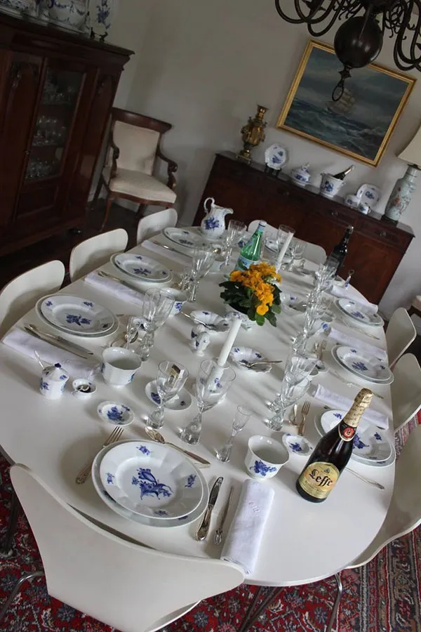 Dining table arrangement 20
