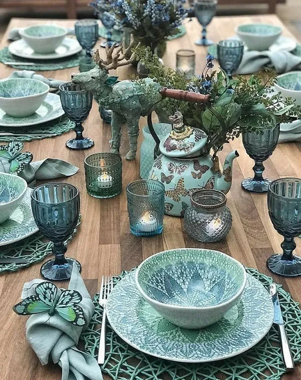 Dining table arrangement 30