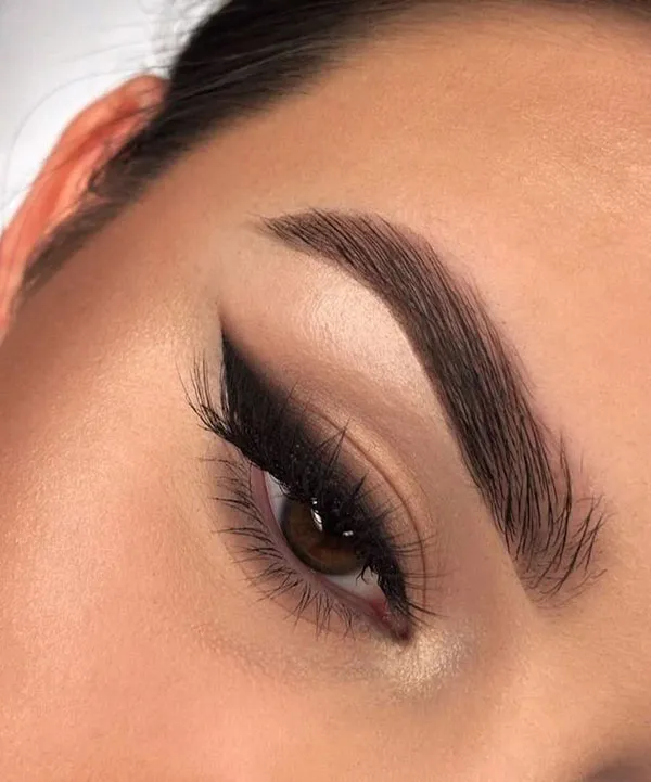 Eyeliner with black shadow 13