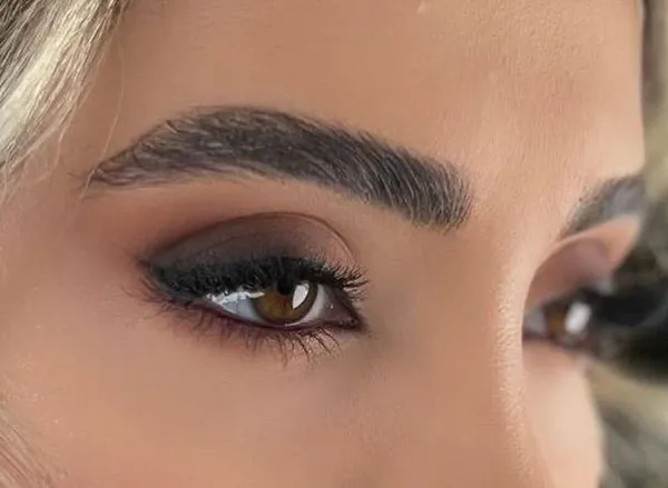 Eyeliner with black shadow 19