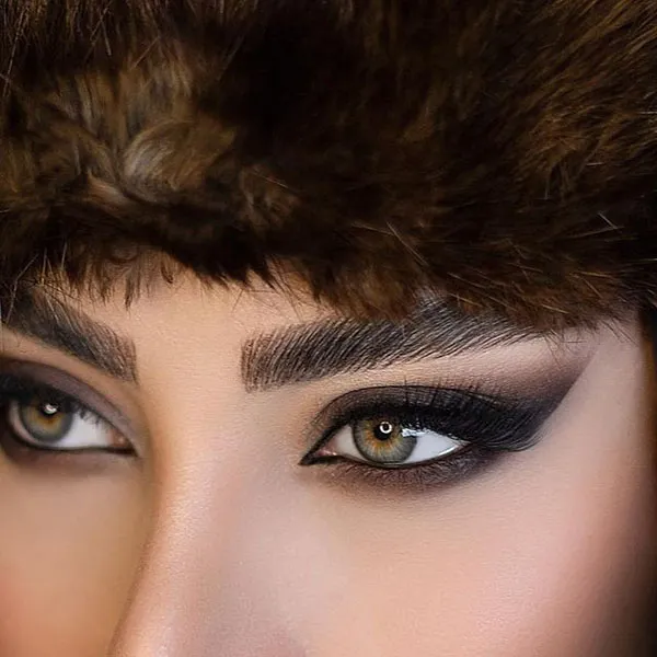 Eyeliner with black shadow 8