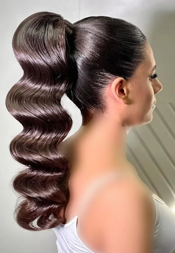 Girls ponytail chignon model 2