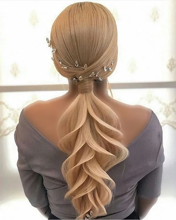 Girls ponytail chignon model 4