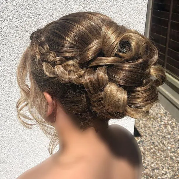 Hairstyles for girls halls 27