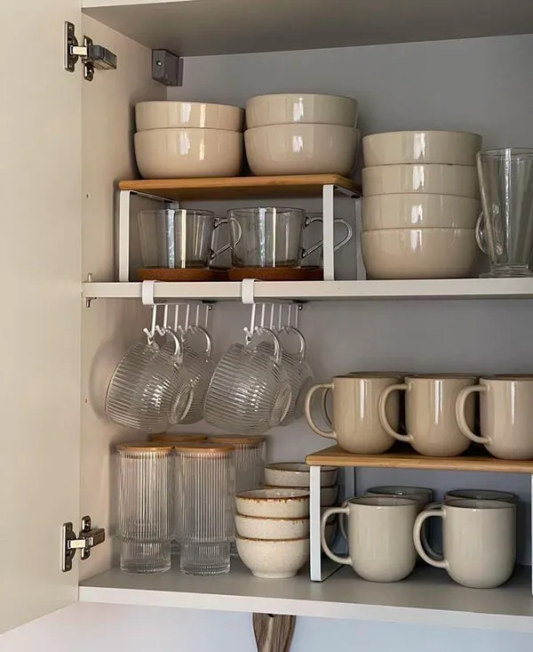 How to arrange the interior of the brides kitchen cabinet 19