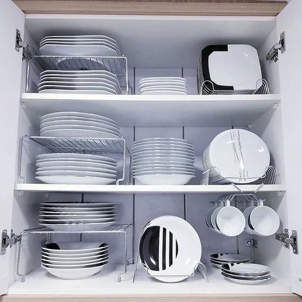 How to arrange the interior of the brides kitchen cabinet 25