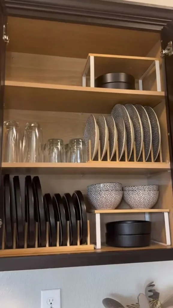 How to arrange the interior of the brides kitchen cabinet 3