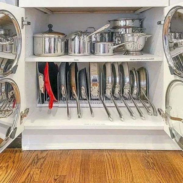 How to arrange the interior of the brides kitchen cabinet 31