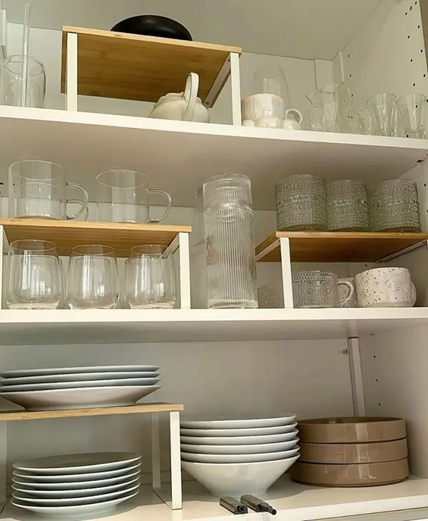 How to arrange the interior of the brides kitchen cabinet 35
