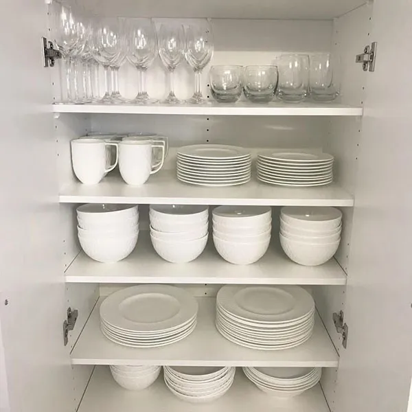How to arrange the interior of the brides kitchen cabinet 5