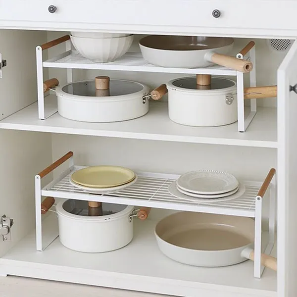 How to arrange the interior of the brides kitchen cabinet 8