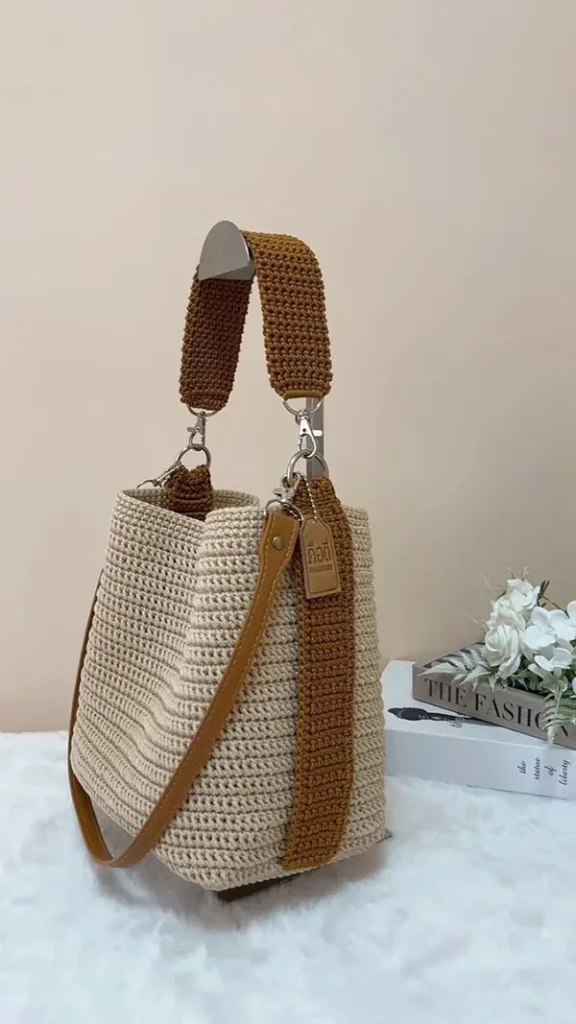 How to weave a raffia bag 3
