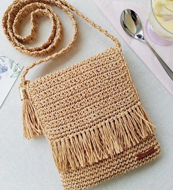 How to weave a raffia bag 4