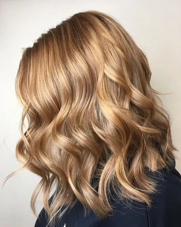 33 مدل رنگ مو عسلی متوسط؛ نوری گرم روی موهای طبیعی🍯 23 Medium honey hair color 16