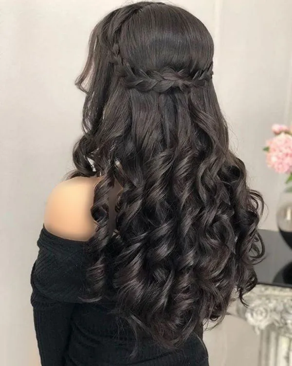 جدیدترین مدل شینیون مو مشکی باز 1404؛ انتخاب دخترونه برای مهمونیها! 29 Open black hair bun 27