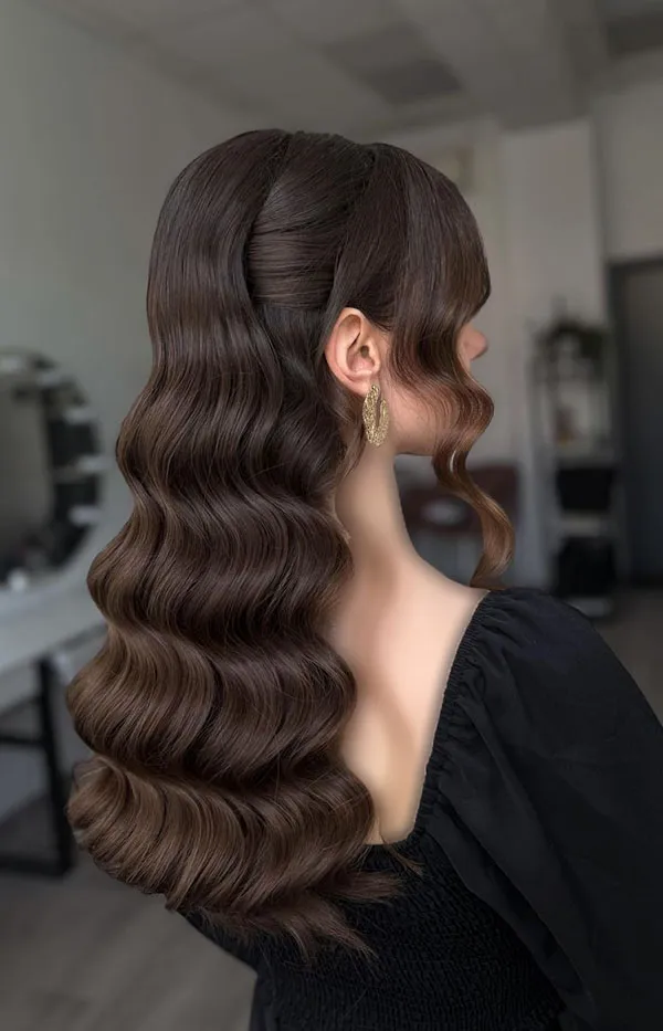 جدیدترین مدل شینیون مو مشکی باز 1404؛ انتخاب دخترونه برای مهمونیها! 31 Open black hair bun 28