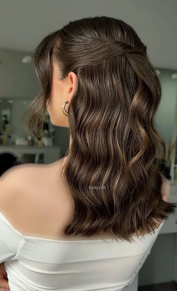 جدیدترین مدل شینیون مو مشکی باز 1404؛ انتخاب دخترونه برای مهمونیها! 7 Open black hair bun 4