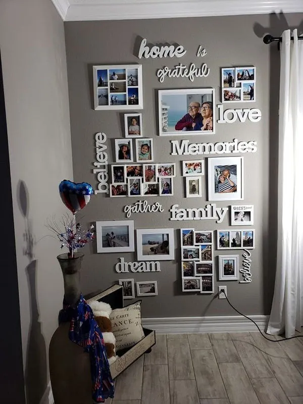 Photo frame arrangement in the reception area 13