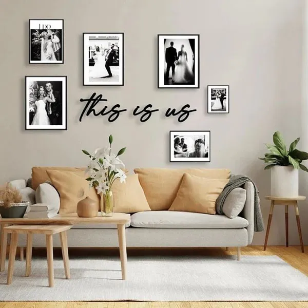 Photo frame arrangement in the reception area 17