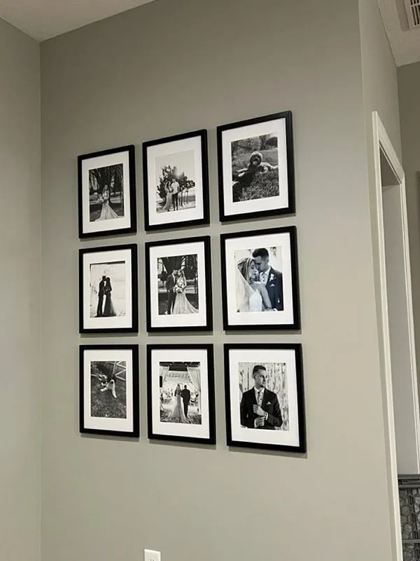 Photo frame arrangement in the reception area 18