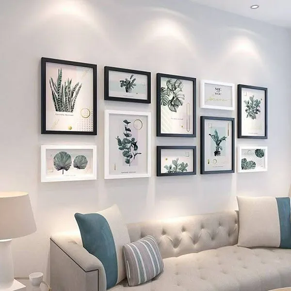 Photo frame arrangement in the reception area 2