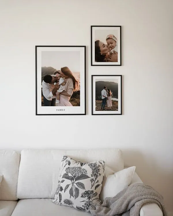 Photo frame arrangement in the reception area 20